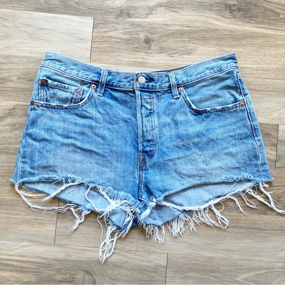 Levi’s 501 High Rise Jean Shorts Button Fly 32